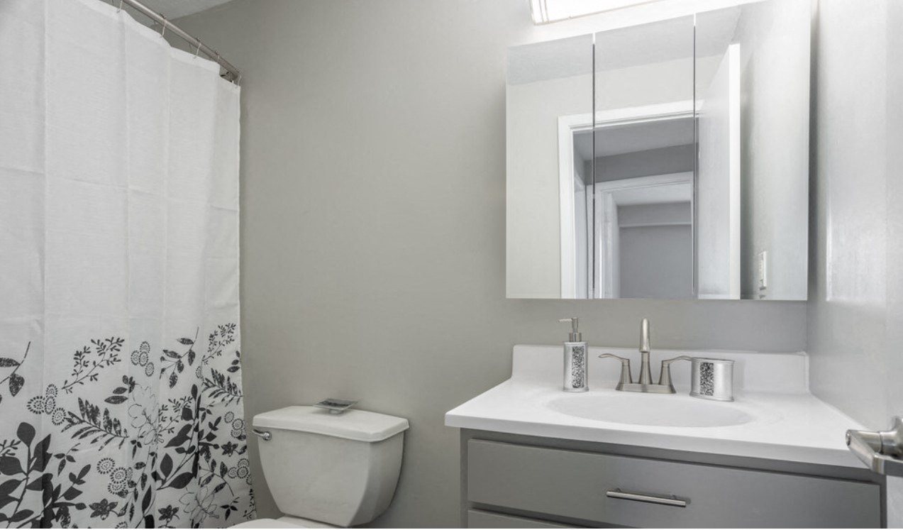 Full Bathroom
